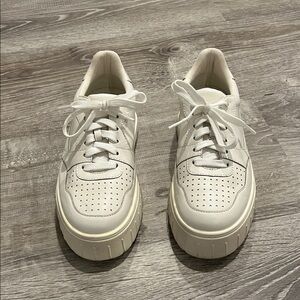 Brand new condition Lisa + Vicky White Sneakers